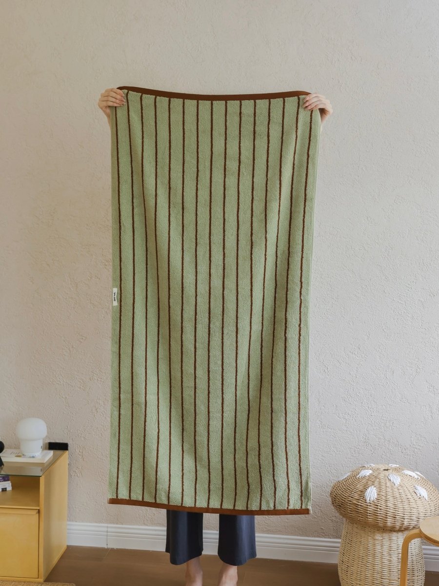 Retro Earthy-tone Pinstripe Bath Towel — 100% Long-Staple Cotton, Soft, Plush & Absorbent-7