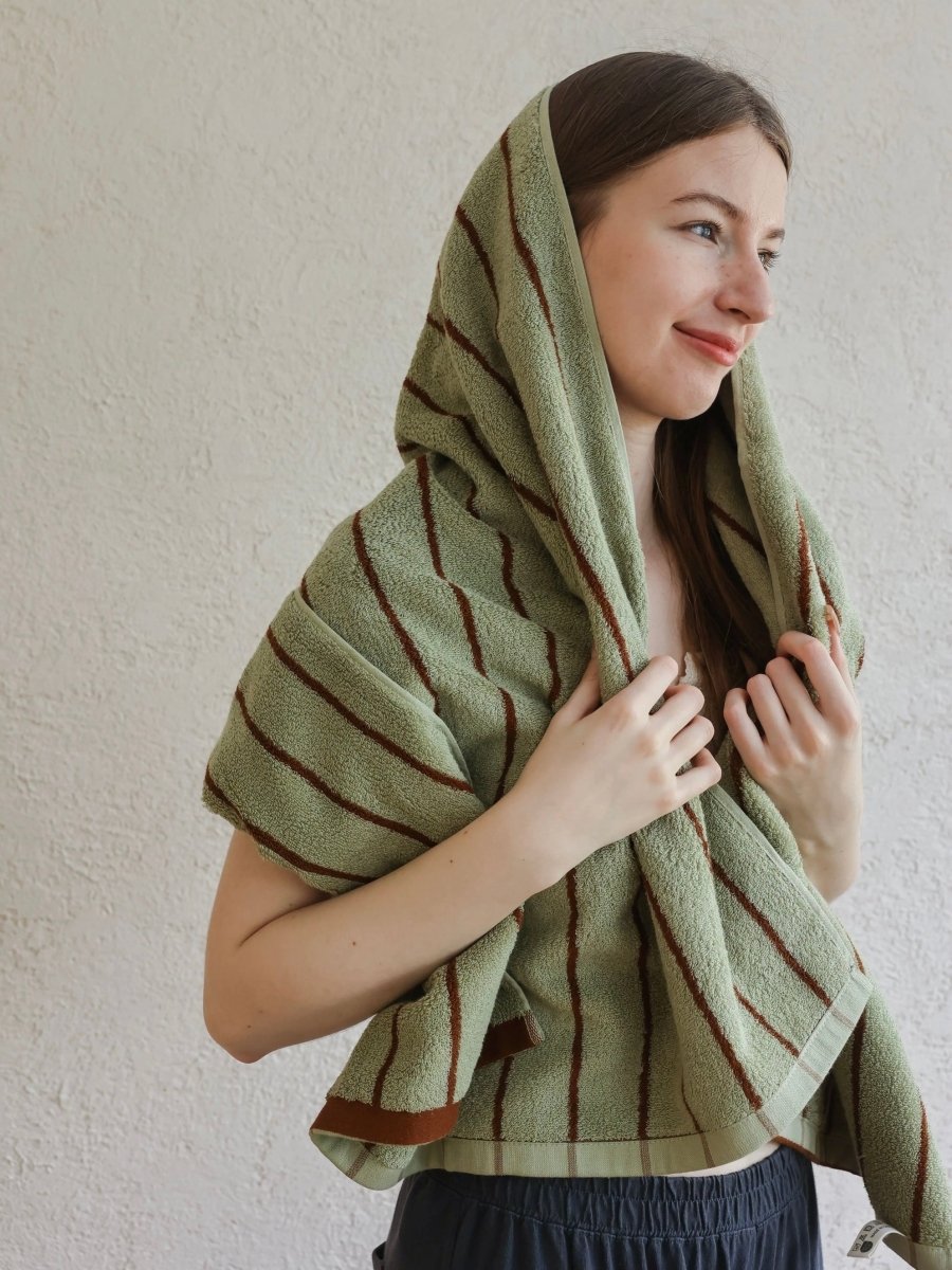 Retro Earthy-tone Pinstripe Bath Towel — 100% Long-Staple Cotton, Soft, Plush & Absorbent-2